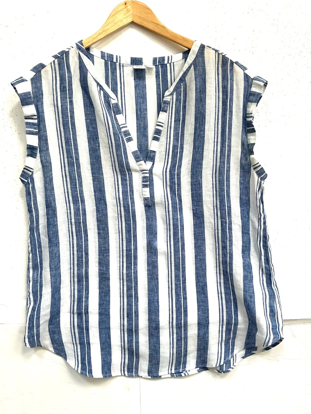 GAP linen Blue and White sleeveless V Neck Top size M